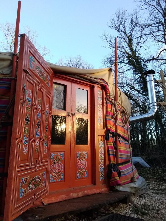 Les Yourtes De Bascot Vaylats Exteriör bild
